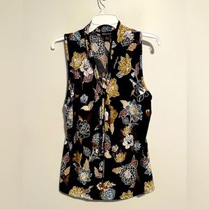 Tie neck sleeveless print stretch knit blouse.  Size XL